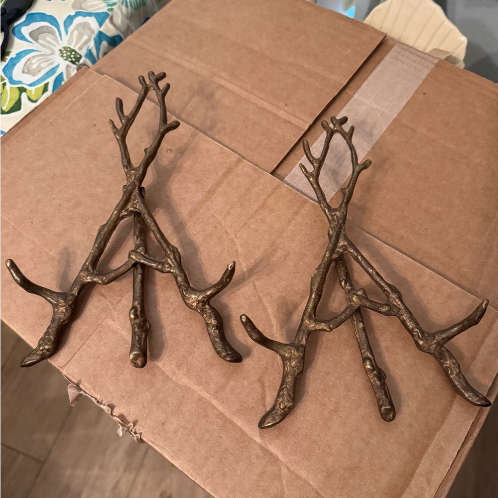 Metal pictures holders